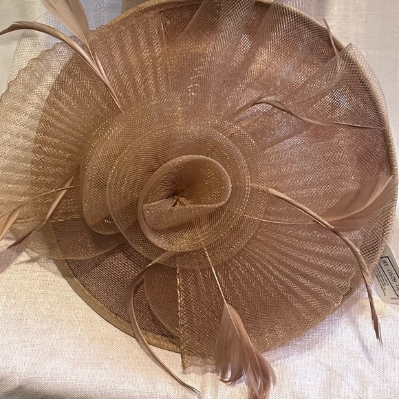 Camel Colored Ladies Feather Fascinator Head Covering. - Picture 7 of 7